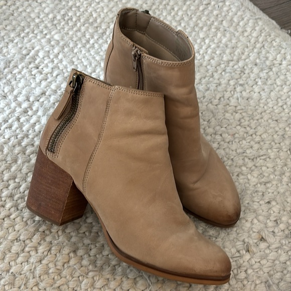Aldo faux suede booties, size 10 - Picture 3 of 3
